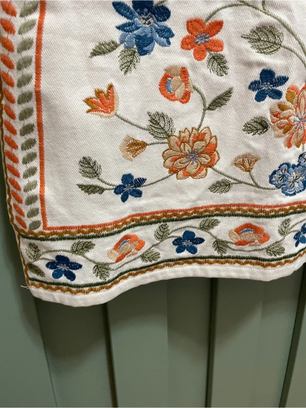 Mi Ami Francesca’s Floral Embroidered A Line Mini Skirt Large